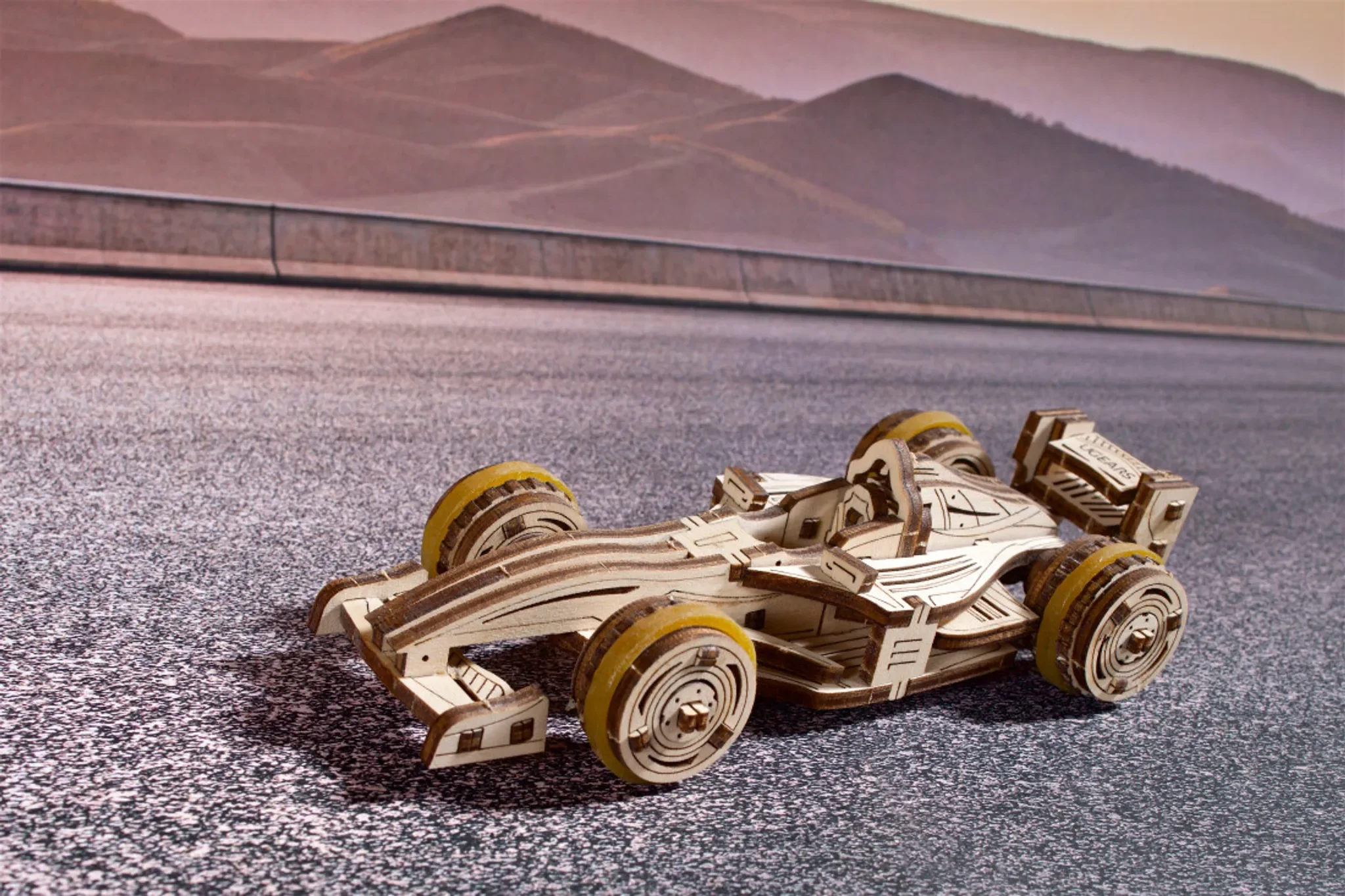 Compact Racer – DIY Holzbausatz im Rennwagendesign
